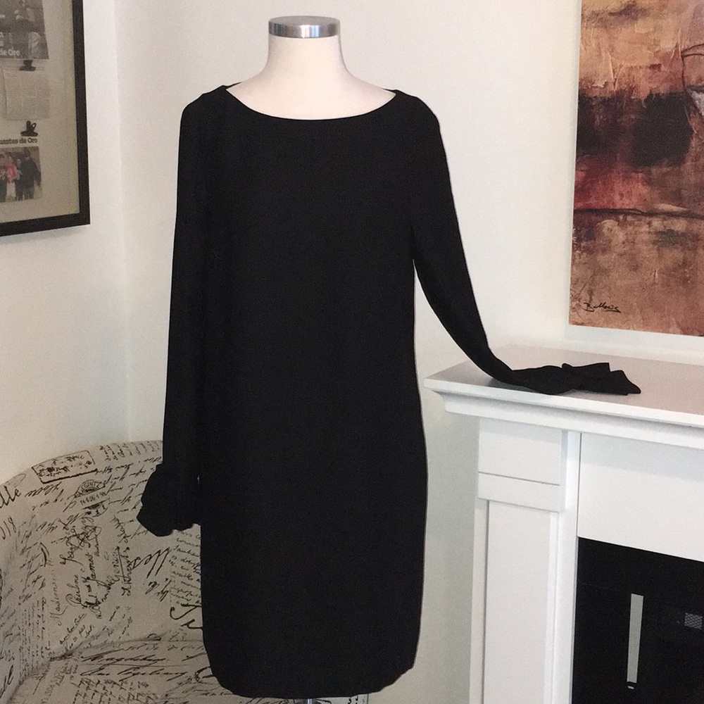 Banana republic ruffle cuff button back dress